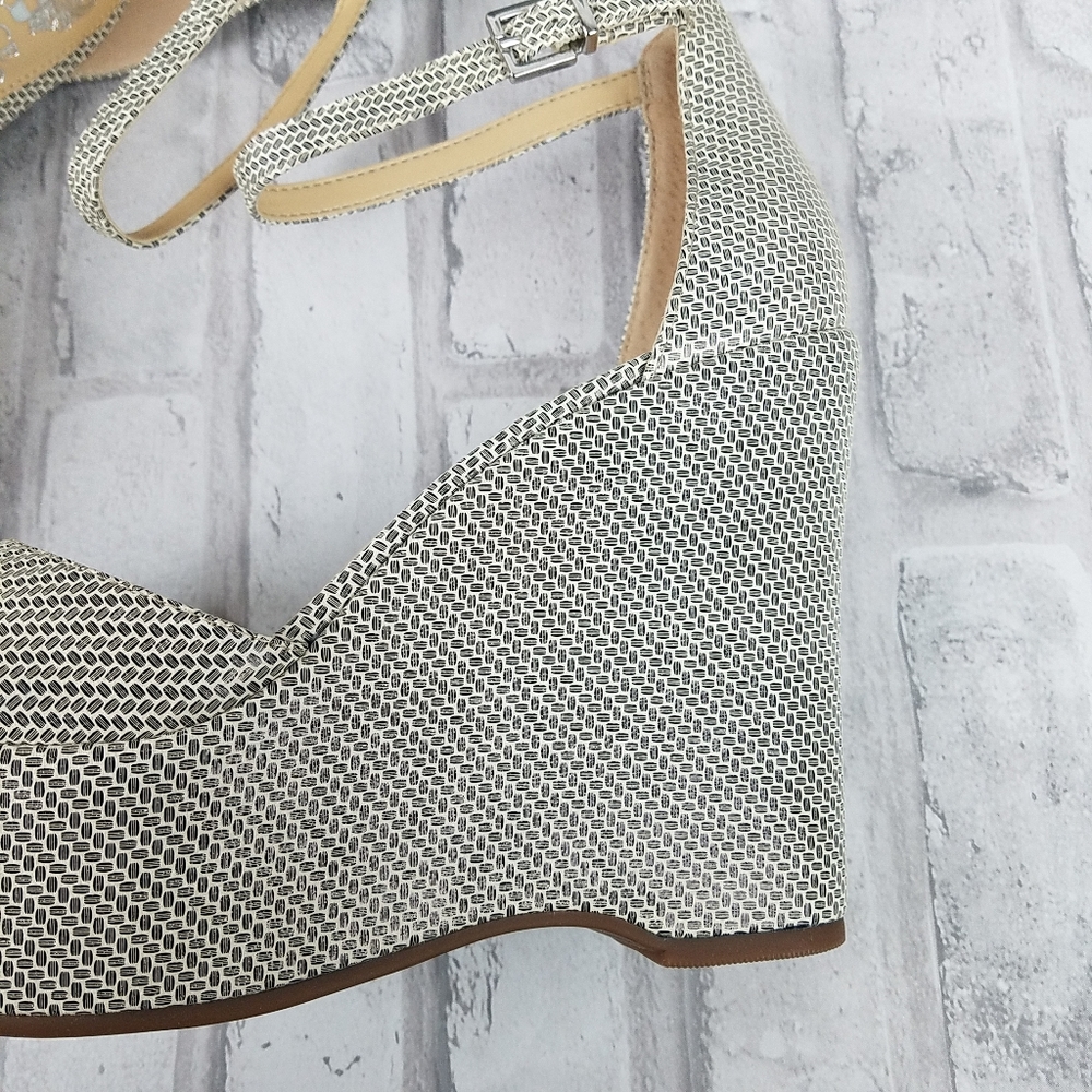 VINCE CAMUTO "Tatchen" Platform Wedge Sandals - Picture 6 of 12